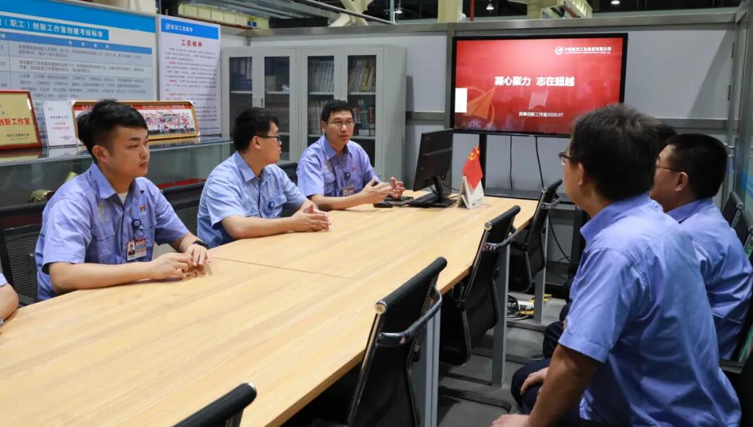 中國航空工業集團工作服定制款式圖片