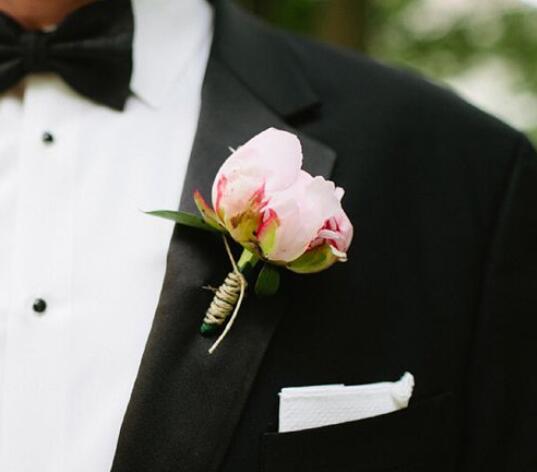 男士胸針怎么佩戴？男士西裝胸針佩戴常識