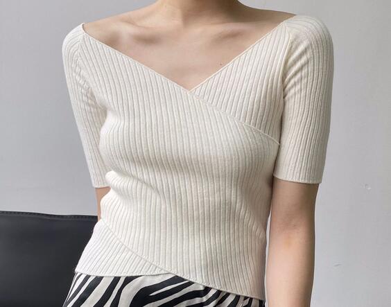 V領(lǐng)衣服的優(yōu)點(diǎn)